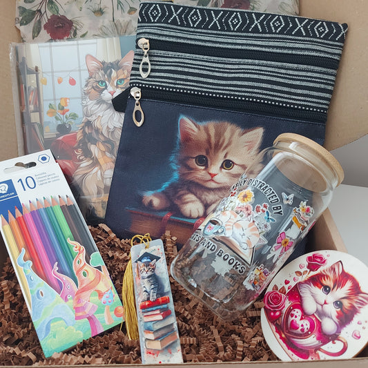 Cats & Books Lover Gift Box | Cosy Gift for Cat Fans  Who Love Reading — Includes Colouring Book | Bookmarks | and More